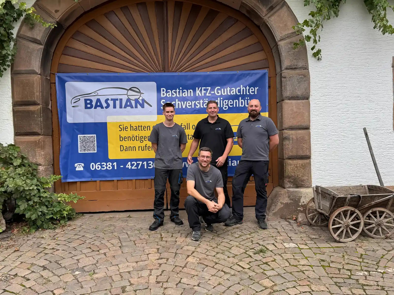 Team Bastian Kfz-Gutachter bei der Fahrzeugbegutachtung in der Westpfalz