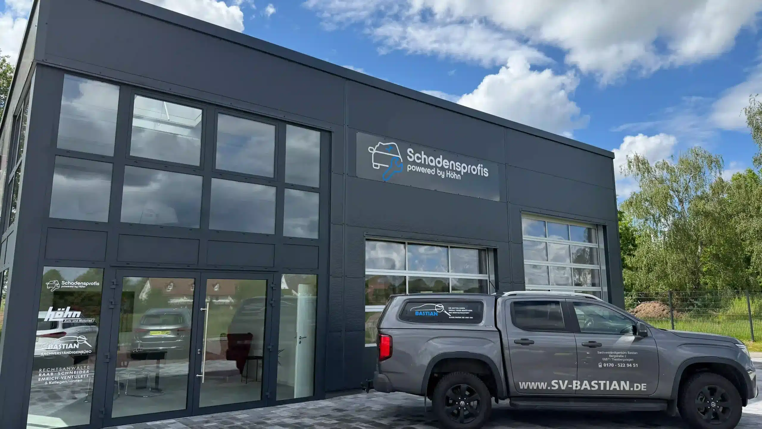Neues Verbund-Geb&auml;ude der Schadensprofis powered by H&ouml;hn in H&uuml;tschenhausen-Spesbach, Ramsteiner Stra&szlig;e 35 &ndash; Standort von Bastian Sachverst&auml;ndigenb&uuml;ro
