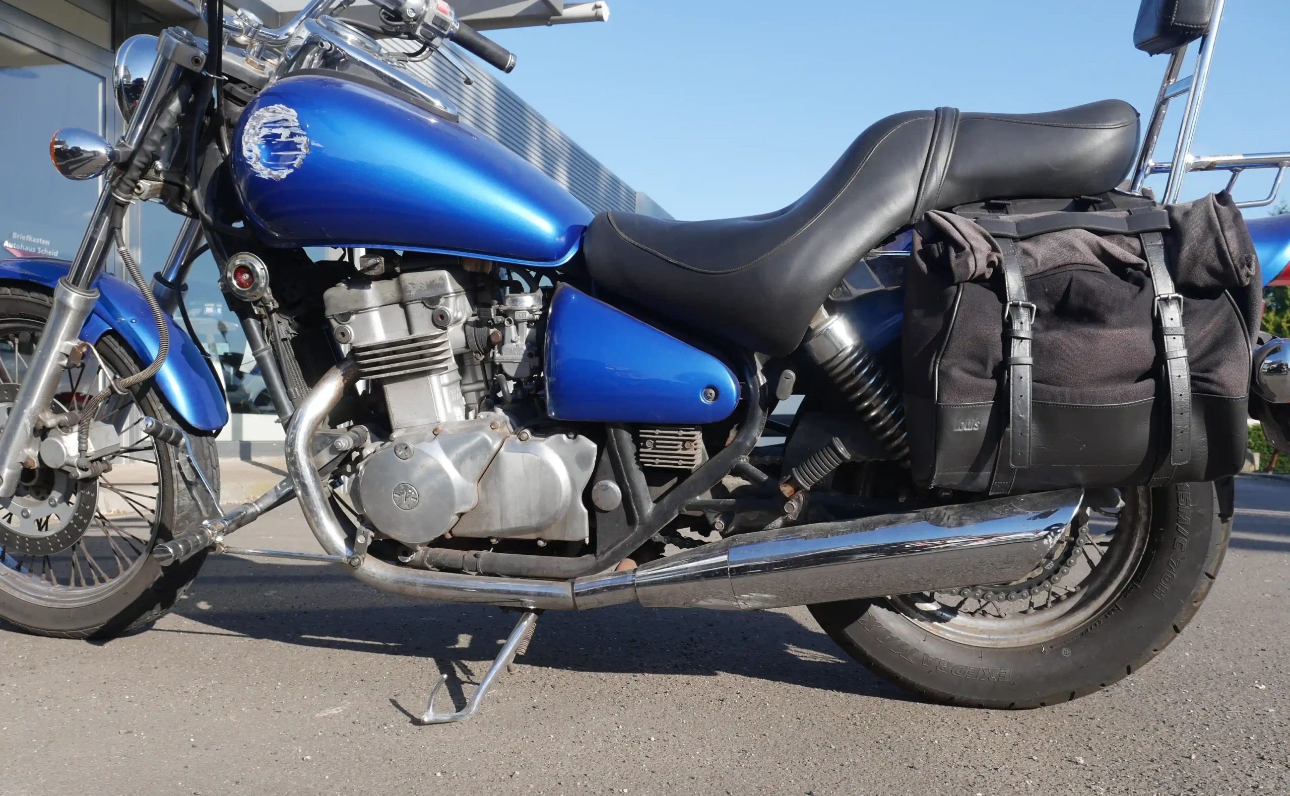Motorradgutachten: Seitenschaden am Motorrad nach Sturz – Aufnahme durch den Kfz-Sachverständigen