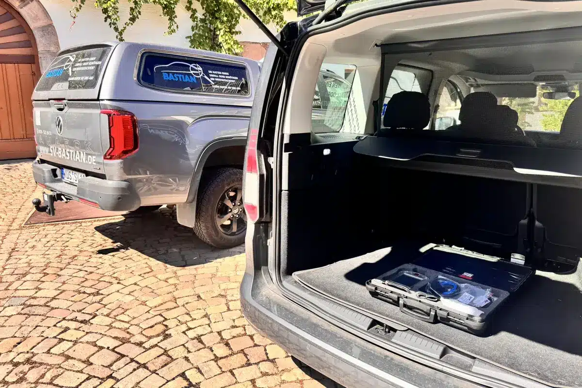 UPE-Aufschläge: Steuergeräte-Diagnosekoffer im Einsatzfahrzeug – Verbaustand auslesen vor der Ersatzteil-Kalkulation