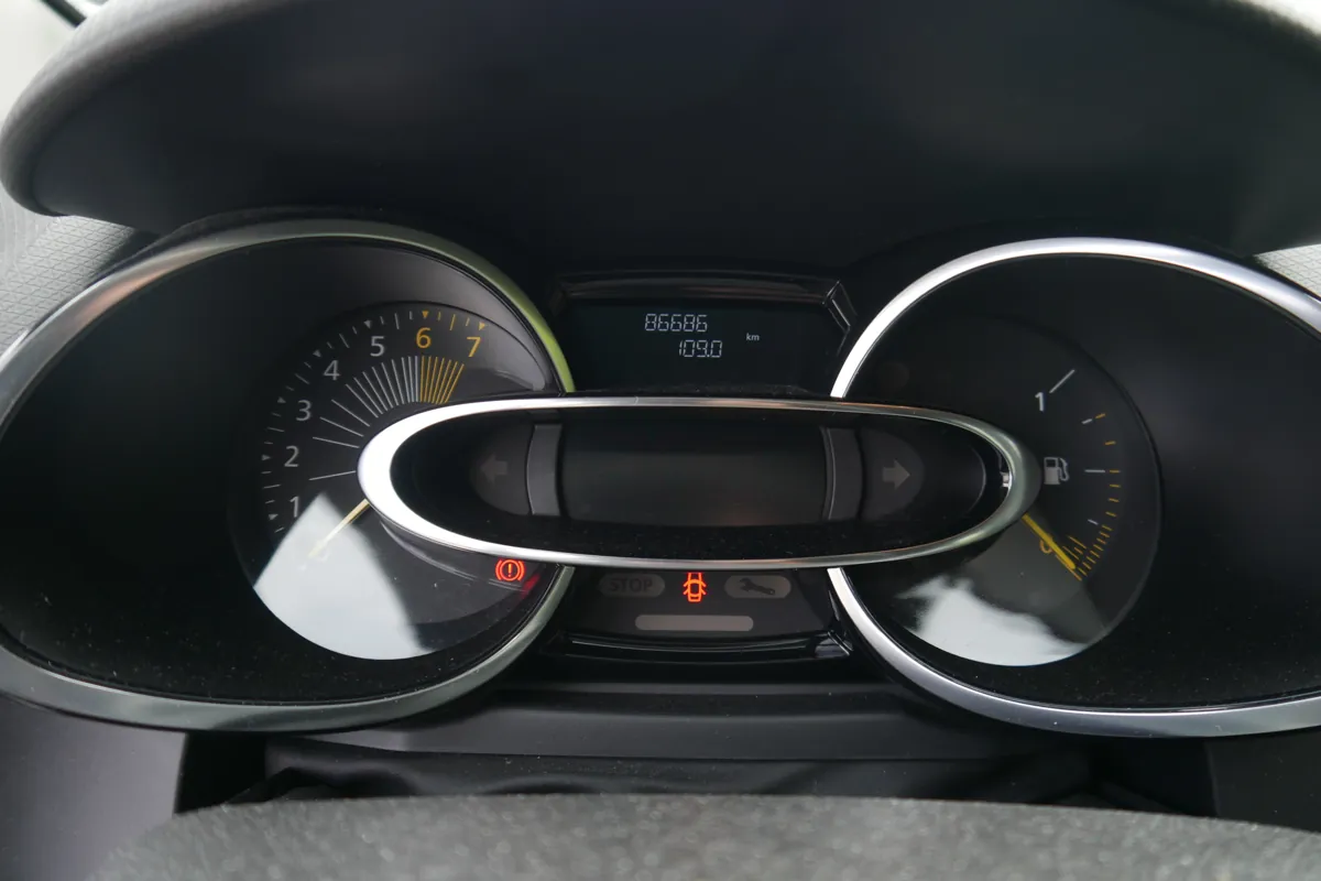 Renault Clio – Kombiinstrument mit abgelesener Laufleistung von 86.686 km bei der Besichtigung