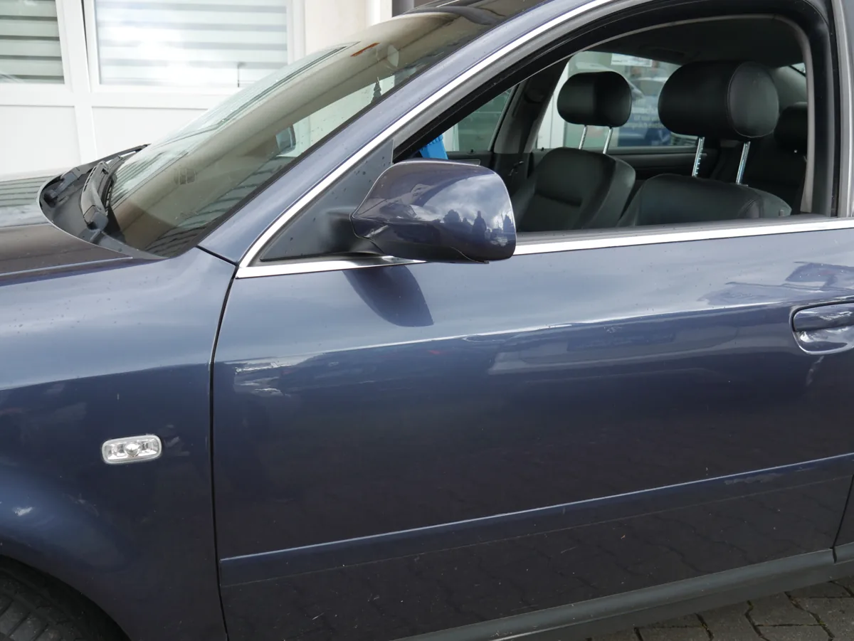 Audi A6 – Tür vorne links im Bereich des reparierten Vorschadens, Detailaufnahme