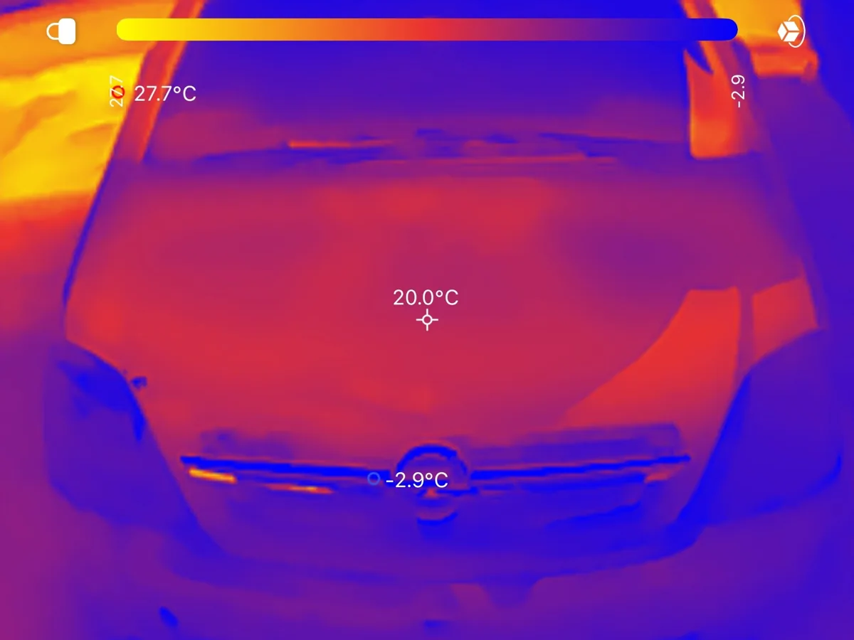 Opel Meriva – Thermografie-Aufnahme der Frontpartie zur Prüfung früherer Instandsetzungen