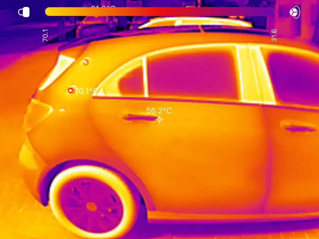 Mercedes A 180 Totalschaden: Thermografie-Wärmebild von Heck und Seitenwand rechts zur Vorschadenprüfung