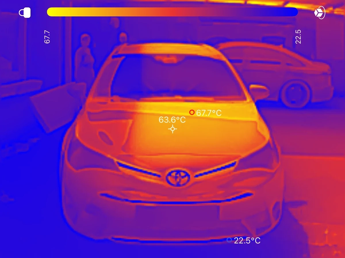 Toyota Avensis Heckschaden &ndash; Thermografie der Motorhaube zur Pr&uuml;fung der Vorreparatur
